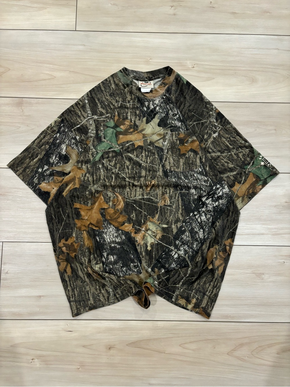 Vintage 90s Mossy Oak Realtree Short Sleeve Camo Pocket Tee in Green and Brown